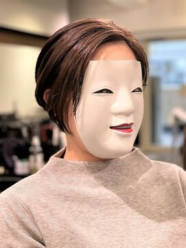 コマ(coma) 【coma中野】カーキグレージュ大人かわいい前さがりボブ