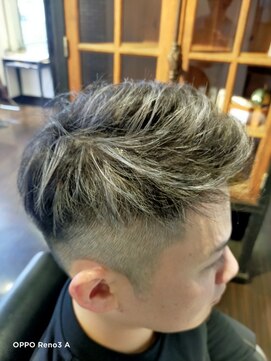 メンズヘアーサロン ヴォヤージュ ヘアー アンド フェイス(Voyage) シルバーメッシュ