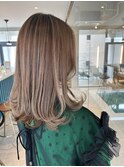 ロング・レイヤー斜めバング小顔愛されベージュカラー