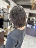 レイヤーカット/ブリーチなしアッシュグレー