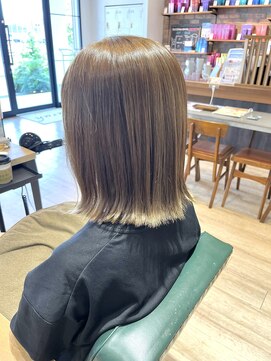 サラ(sarah) グレージュカラー/ミディアムボブ