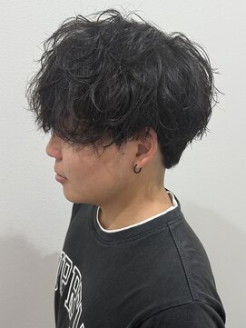 ヒュイル バイ ニアウ(Hwyl by Niau) メンズマッシュパーマ波巻パーマシャドウツイスパパーマ伊勢崎