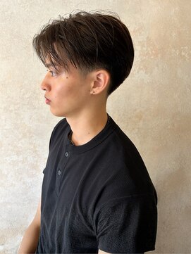 刈り上げセンターパート メンズショート ツーブロック 眉カット