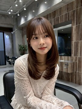 ファルベ(Farbe) 大人ガーリーダークアッシュ似合わせカットメディアムレイヤー