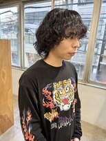 シアー(siar)&nbsp;スパイラルパーマ　パーマヘアー　マッシュウルフ　メンズボブ