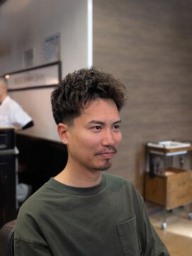 ワンワンオー バーバーショップ 博多店(@110 BARBER SHOP) サイドパートローフェードミドルフェード無造作ヘアナードヘア