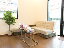 待合スペースでゆったりお過ごしできます。