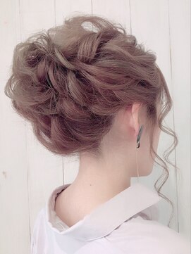 ルナクレセント (Luna crescent) アップヘア