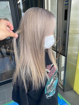 ガルボ ヘアー(garbo hair) ハイトーン シルバーベージュ ケアブリーチ 10代 20代