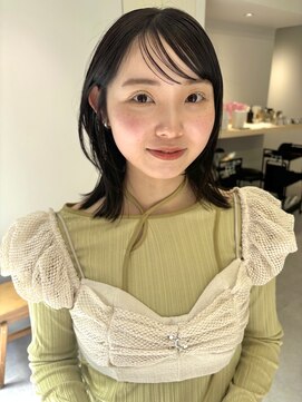 ハル 南平岸(HARU) タイトに流す前髪とレイヤー