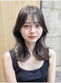 くびれミディアムヘア　韓国暗髪カラー