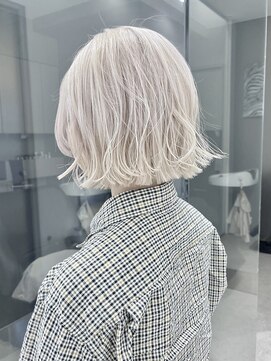 イリ(iLi) 【iLi×Ryong】ホワイトブロンド/トリプルカラー