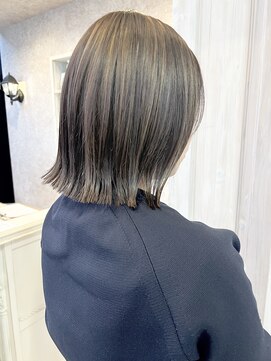 キャアリー(Caary) 福山Caaryハイライト白髪ぼかしハイライトぼかし切りっぱなし