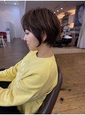 大人女性の白髪ぼかしショートスタイル