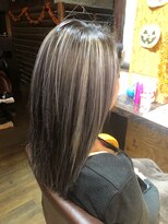 ユートピア(U topia)&nbsp;ホワイトグレージュハイライトカラー