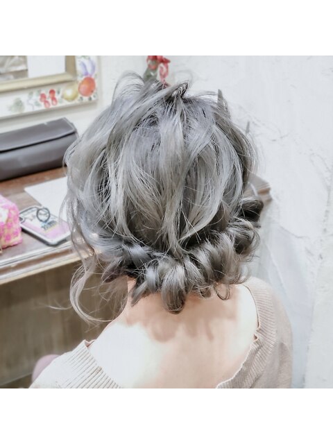 ショートヘアアレンジ・外国人風ルーズアップヘア・