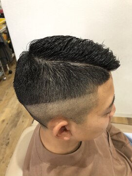 ヘアーメイク ネオ(Hair Make Neo) 7/3パートのフェード