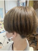 大人女子刈り上げショート