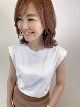 レア(LEA) 30代40代50代からの大人なやりすぎない外ハネロブ