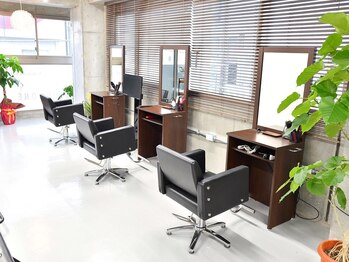 ライフヘア ザ ワン(Life Hair THE ONE)の写真/丁寧なカウンセリングで髪のお悩みを解決◎大人女性のためのプライベート空間で、あなただけの時間を…。