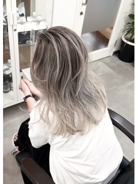 ロイス 渋谷(ROIS) バレイヤージュ/シャドールーツ/ホワイト/原宿/渋谷