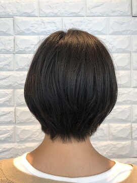 ワンピース(ONE PEACE) 前下がりショート