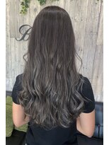 ブリーズ(BREAZE)&nbsp;3Dハイライトたっぷりシルバーカラー［博多美容室］