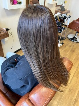 ワイズ ビー 尾張旭店(Y's BEE) グレージュ