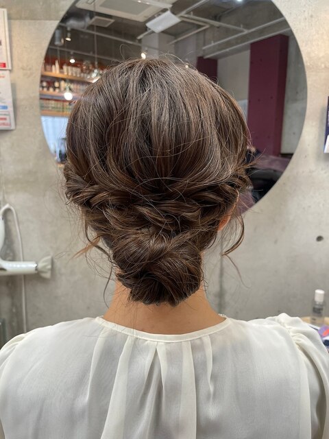 結婚式お呼ばれヘアアレンジ/ゆるふわアレンジ/お団子シニヨン