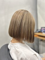 エヌ(N) N/ベージュ×切りっぱなしボブ