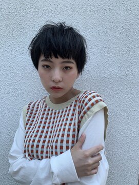 エム(EM) ショート骨格補正ベリーショートアッシュカラー