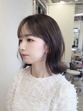 ガーランドウメダ(Garland umeda) オリーブベージュカラー、外はねボブカット 担当 垣内 6920