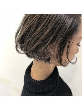 トルネード(TORNADO) 外国人風ボブ ハイライトバレイヤージュ グレージュ 外ハネ
