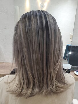 イル(iLu.) シャドウルーツグラデーション