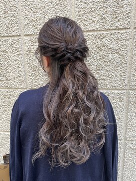ネオリーブギンザ 銀座店(Neolive GINZA) ロングヘアでハーフアップ