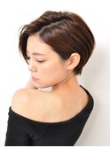 前下がりシルエットの大人美人ショート
