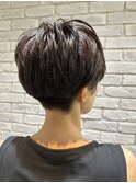 大人女性のショートスタイル