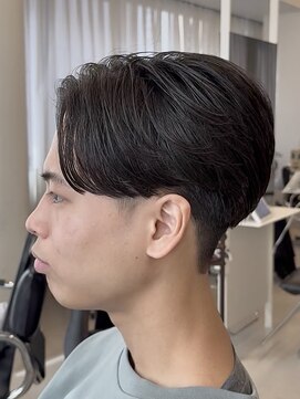 アコロン(acoron.) センターパート/毛流れ/ナチュラル/学生ヘア/池袋メンズカット