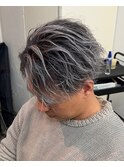 ホワイトシルバーアッシュバレイヤージュサーフフェザーショート