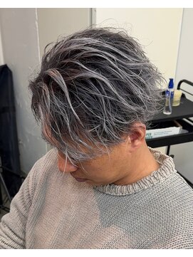 テンバイリップスヘアー(TEN by LIPPS hair) ホワイトシルバーアッシュバレイヤージュサーフフェザーショート