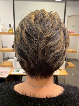 コックニー ヘアーアンドビューティー(COCKNEY HAIR BEAUTY) 前下がりショート