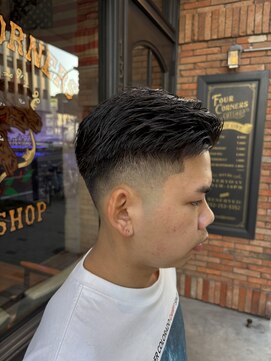 フォーコーナーズ(Four Corners) スキンフェードツーブロック刈り上げジェットモヒカンマンバン