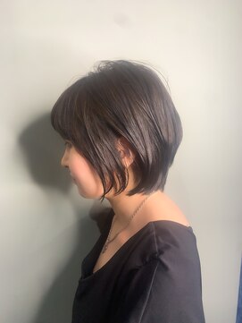 ラズリー(Lazliy) 上品なショートボブスタイル