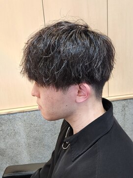 ニアウ 伊勢崎連取店(Niau) 刈り上げマッシュ縦落ちツイストスパイラルパーマ