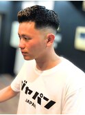＜理容室＞スーツ短髪パーマツーブロック束感モテる黒髪