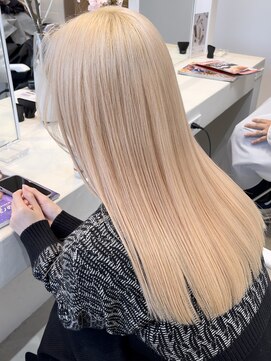 シェルハ(SHELHA) ブロンドヘア/レイヤーカット/