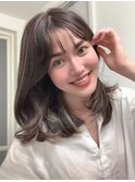 ミディアムレイヤー/グレージュアッシュ/斜めバング/20代30代