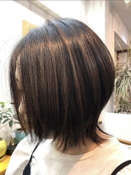 頭皮、髪に優しいずっと続けられるヘアカラーが◎トレンドの明るくできる白髪染めでオシャレを楽しめる♪