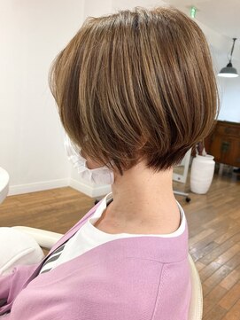 ヘッズ 本八幡店(HEADS) 大人ショート 外ハネボブ セクションカラー ペールベージュ