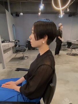 イトシテ ハンサムショート【担当　高橋賢吾】